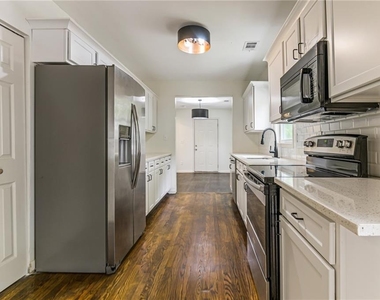 937 Lawton Street Sw - Photo Thumbnail 8