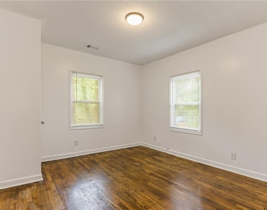 937 Lawton Street Sw - Photo Thumbnail 18