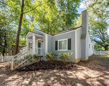 937 Lawton Street Sw - Photo Thumbnail 3