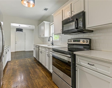 937 Lawton Street Sw - Photo Thumbnail 9