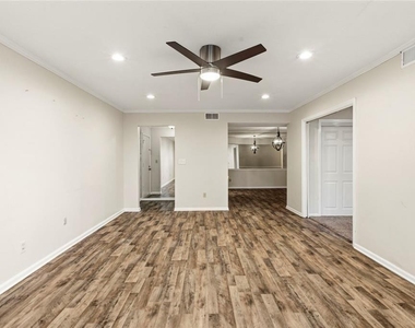 6851 Roswell Road - Photo Thumbnail 4