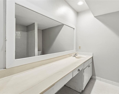 6851 Roswell Road - Photo Thumbnail 9