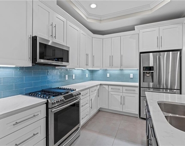 1841 Gainsborough Drive - Photo Thumbnail 4