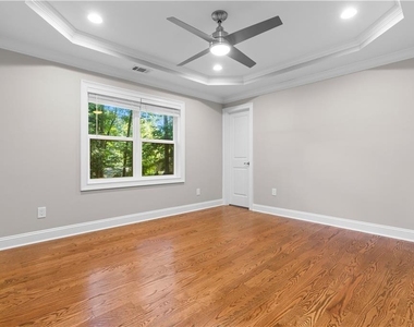 1841 Gainsborough Drive - Photo Thumbnail 14
