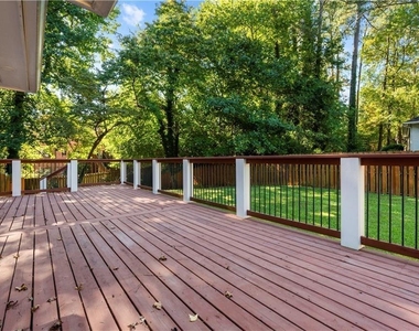 1841 Gainsborough Drive - Photo Thumbnail 18
