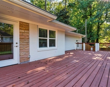 1841 Gainsborough Drive - Photo Thumbnail 19