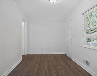 862 Slaton Street - Photo Thumbnail 5
