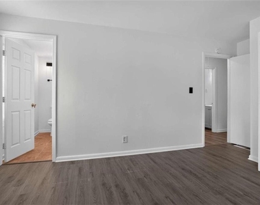 862 Slaton Street - Photo Thumbnail 4