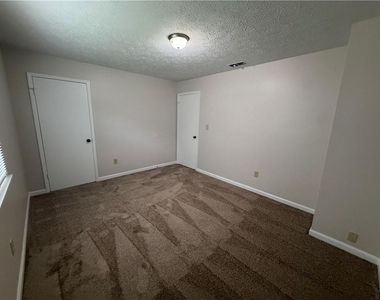 110 Chalfont Drive - Photo Thumbnail 10