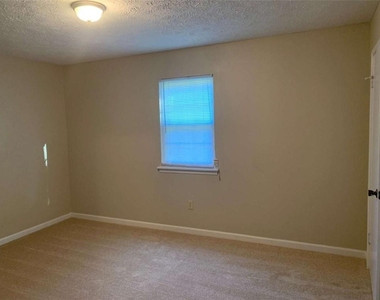 110 Chalfont Drive - Photo Thumbnail 3