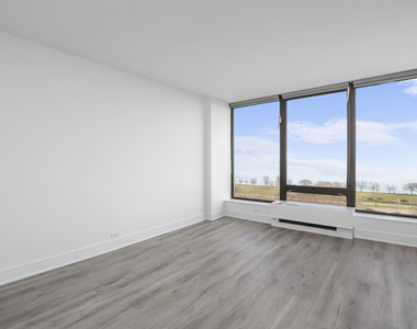 5445 N Sheridan Road - Photo Thumbnail 10