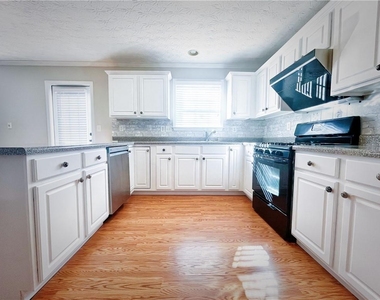 3368 Hill Pond Drive - Photo Thumbnail 6