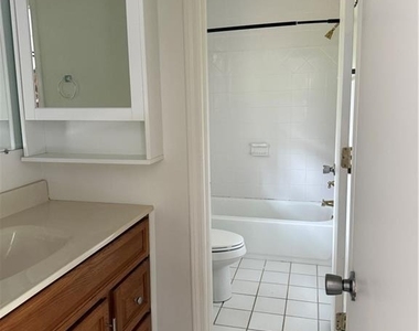 2404 Elmwood Circle - Photo Thumbnail 8