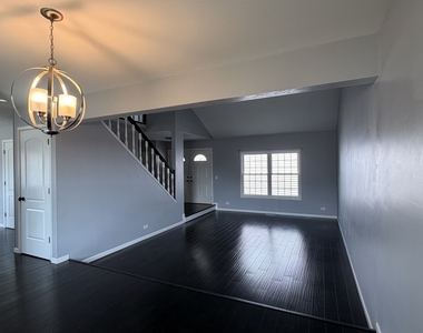 646 White Court - Photo Thumbnail 6