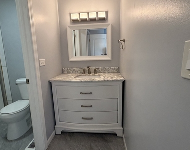 646 White Court - Photo Thumbnail 10