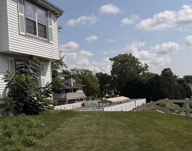 646 White Court - Photo Thumbnail 22