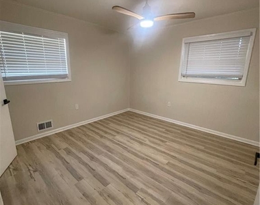 3128 Waters Road Sw - Photo Thumbnail 10