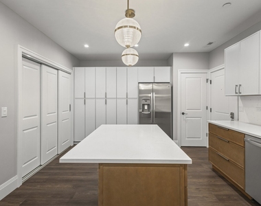 1036 Lake Street - Photo Thumbnail 9