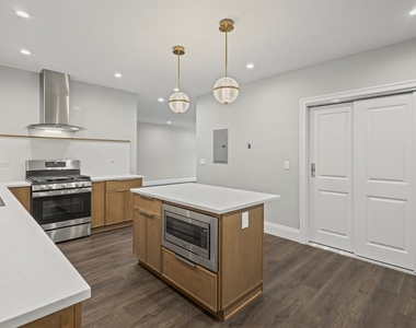 1036 Lake Street - Photo Thumbnail 7
