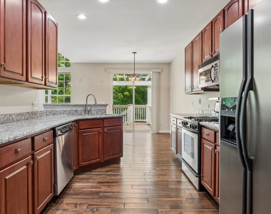 382 Vaughn Circle - Photo Thumbnail 4