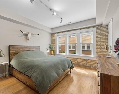 2541 Prairie Avenue - Photo Thumbnail 9