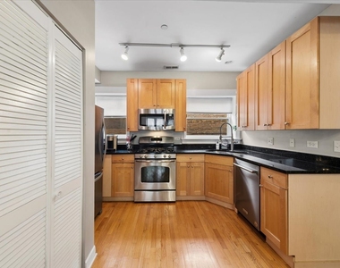 2541 Prairie Avenue - Photo Thumbnail 6