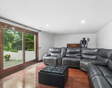 710 E Valley Lane - Photo Thumbnail 14