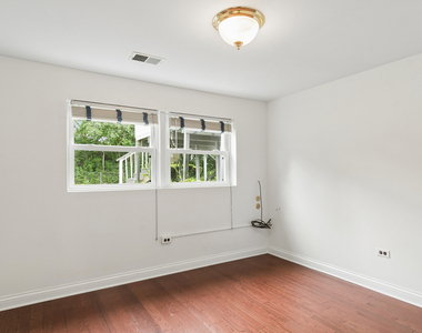 710 E Valley Lane - Photo Thumbnail 16