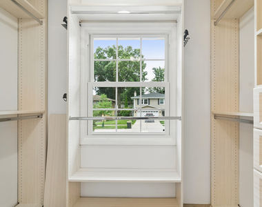 710 E Valley Lane - Photo Thumbnail 8