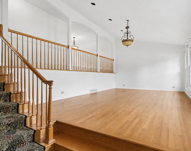 710 E Valley Lane - Photo Thumbnail 1