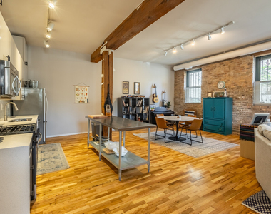 515 N Noble Street - Photo Thumbnail 2
