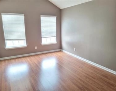 2954 Greyhawk Lane - Photo Thumbnail 14