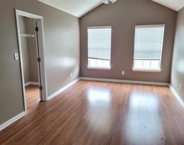 2954 Greyhawk Lane - Photo Thumbnail 9