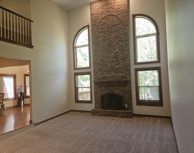 733 Woodbury Court - Photo Thumbnail 8