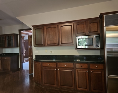 733 Woodbury Court - Photo Thumbnail 3