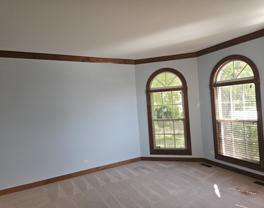 733 Woodbury Court - Photo Thumbnail 7