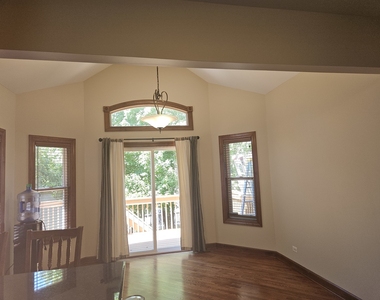 733 Woodbury Court - Photo Thumbnail 4
