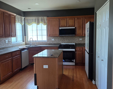101 N Spruce Avenue - Photo Thumbnail 6