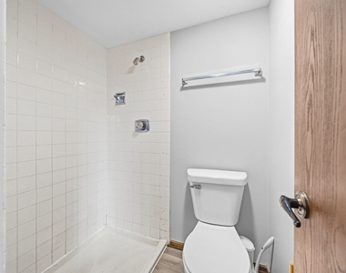 13913 Laramie Avenue - Photo Thumbnail 12