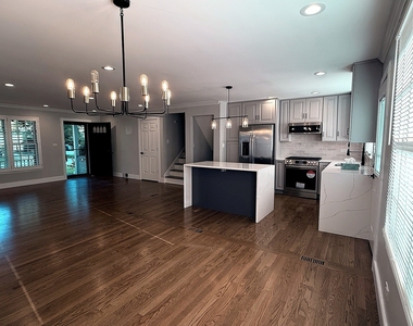 556 Jefferson Street - Photo Thumbnail 9