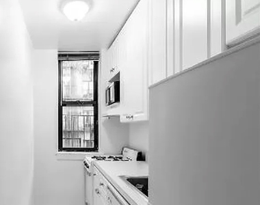 East 81st Street - Photo Thumbnail 2