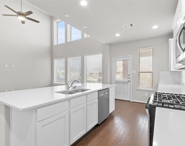29650 Kynndal Shore Drive - Photo Thumbnail 11