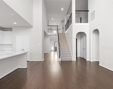 29650 Kynndal Shore Drive - Photo Thumbnail 4