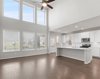 29650 Kynndal Shore Drive - Photo Thumbnail 7