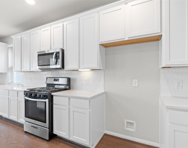 29650 Kynndal Shore Drive - Photo Thumbnail 10
