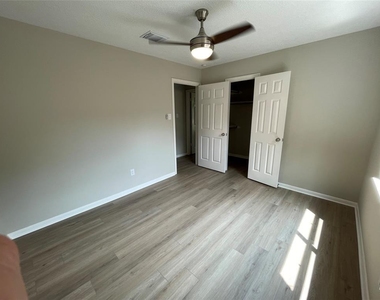 1015 Cascade Creek Drive - Photo Thumbnail 19