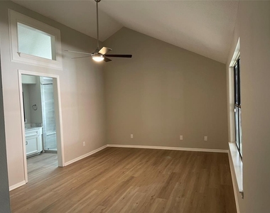 1015 Cascade Creek Drive - Photo Thumbnail 12