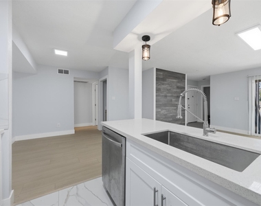 9350 Country Creek Drive - Photo Thumbnail 11