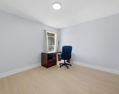 9350 Country Creek Drive - Photo Thumbnail 14