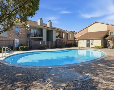9350 Country Creek Drive - Photo Thumbnail 28